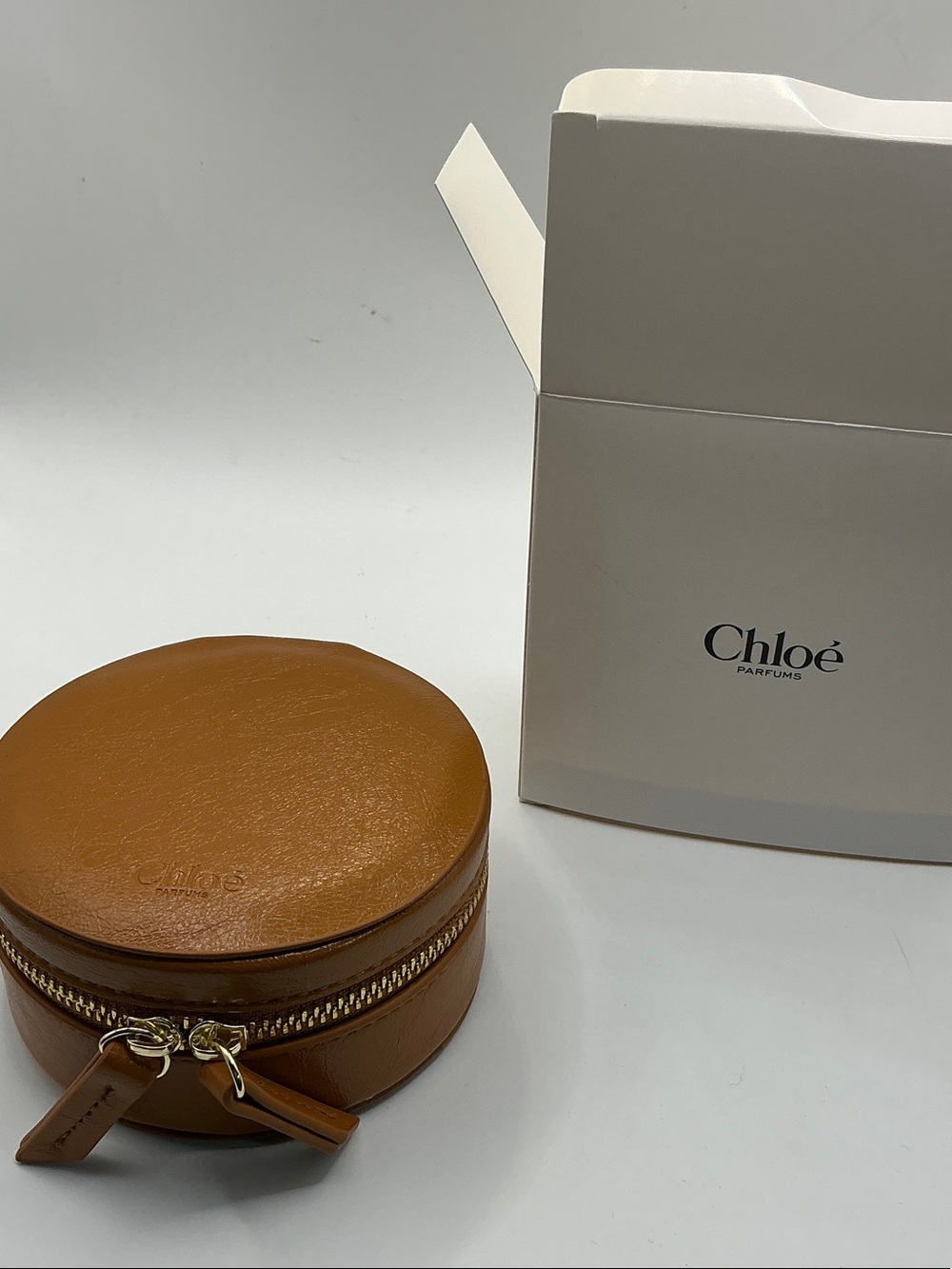Chloé Parfums 
Brown Leather Round Jewelry Case